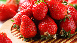 小小红草莓玩出产业化，加速实现传统农业转型升级